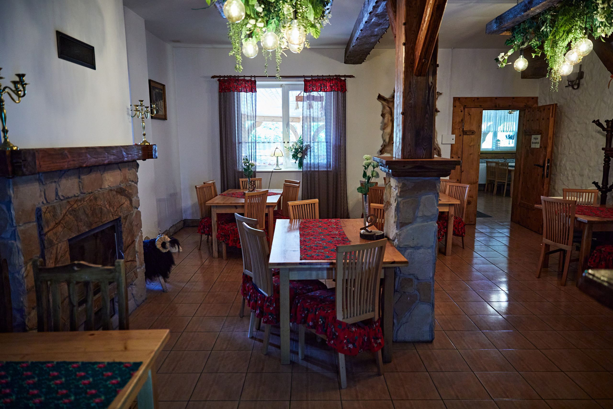 maciejowa chata wycieczki sala