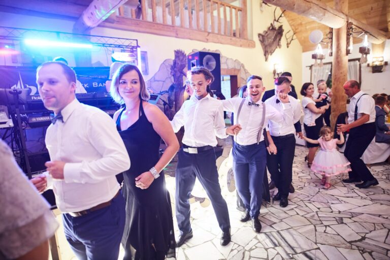 Maciejowa Chata wesela parkiet przy scenie